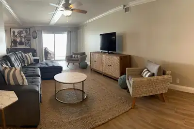 Image de Extra Large Rénové 4 chambres-12 personnes dans King / Queens-Right On Beach! !