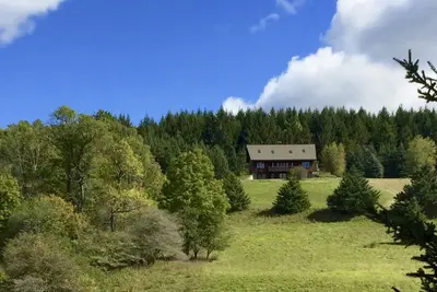 Image de Zelený Les: maison dans un bois isolé de 100 acres avec prairies, étang et ruisseau