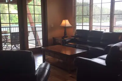 Image de Condo au bord de l'eau, région de Riverstone