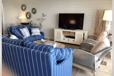 Image de Golfe direct avant Cadran solaire E208 Deux chambres plus Den - entièrement rénové!