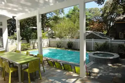 Image de Fabuleux 8 Chambre, 8. 5 Ba Maison avec piscine / jacuzzi, 4500 Sq. pi, marche de la plage