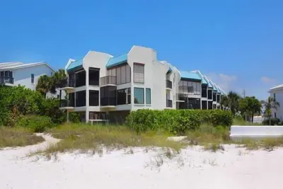 Image de Heureux, lumineux Holmes Beach Condo Tennis, piscine chauffée, ascenseur Anna Maria Island