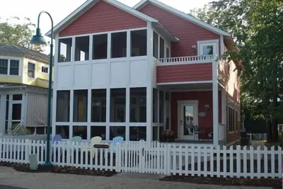 Image de Maison récente avec voiturette de golf pour 13 personnes Très bien situé au coeur de la subdivision