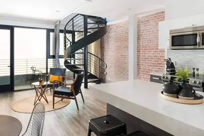 Image de Penthouse Featuring Personal Outdoor Living Space