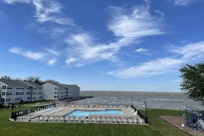 Image de Condos Situé sur le Lac ÉRIE avec plage, piscine et à Port Clinton. Près de Jet Express