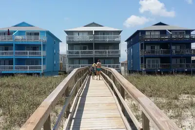 Image de 2 chambres, 2 salles de bain Oceanfront Condo avec piscine