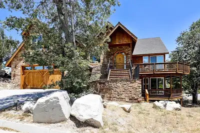 Image de Belle retraite de montagne située dans le prestigieux Castle Glen Estates