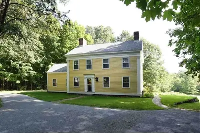Image de Maison luxueuse et privée du centre-ville de Saratoga Springs à côté de la piste de course