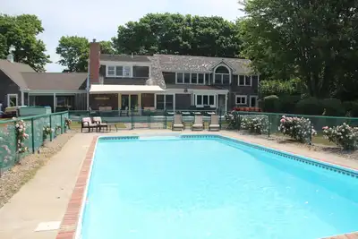 Image de Spacieuse maison de 5 chambres avec piscine chauffée - Parfait pour plusieurs familles