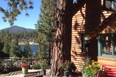 Image de Charmeur de bûches au bord du lac de premier niveau! Lakeview Spa In Gazebo, Cheminée, Terrasse, Traîneau