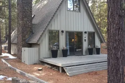 Image de Cabine confortable pour 6 personnes, bain à remous, cheminée, passes Sharc, Wifi gratuit, barbecue, vélos, animaux domestiques
