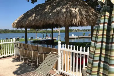 Image de Siesta Key Old Florida Cottage, très bien situé à un prix avantageux