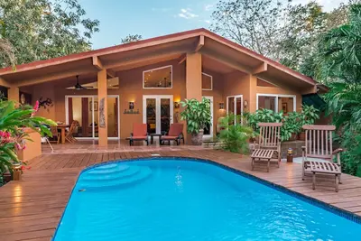 Image de Private Secure Beach Sparkling Pool Surf 3/2 bath Bikes Surf + Boogie boards