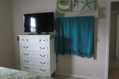 Image de Retour À L'ÉCOLE SPÉCIAL! Deux Chambres ** 1 Bain ** ÉTAPES De La Plage ** 109 $ Par Nuit **
