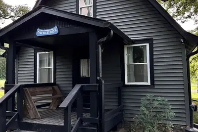 Image de Blues Cottage - Cottages au bord du lac sur un lac semi-privé, plage, bateaux, amusement!