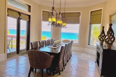 Image de Luxe 6bd / 4. 5ba Direct, vue imprenable sur le golfe, piscine privée / bain à remous ascenseur