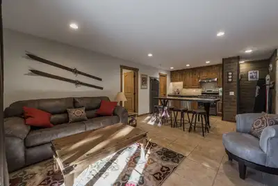 Image de Une chambre fraîchement rénovée près de Canyon Village à Park City Mountain Resort