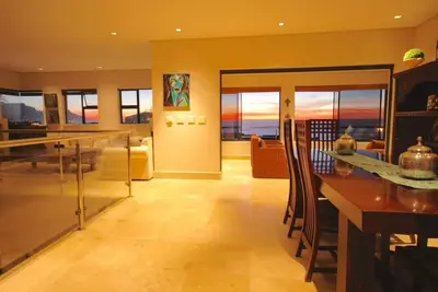 Image de Mer, soleil, couchers de soleil, Table Mountain vous attendent à Oceana Villa