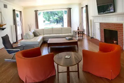 Image de Maison spacieuse dans la région de San Diego, très bien située, 1/2 acre de propriété semblable à un parc