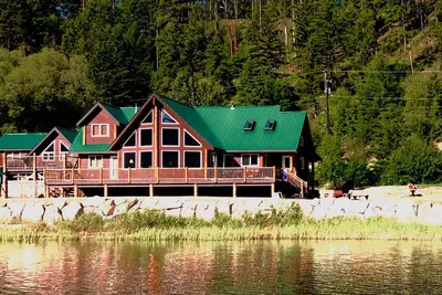Image de Élégant et spacieux chalet «Aspen» au lac Otter-Tulameen