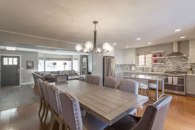 Image de Maison de luxe de 5 chambres, 14 personnes, au coeur de Park City!
