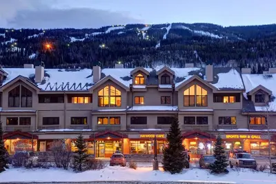 Image de 4br + Loft / 4ba Condo au dernier étage dans le domaine skiable de Keystone - 10 lits