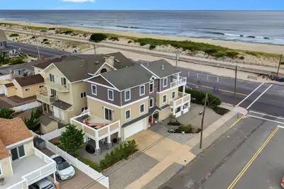Image de Ocean Front Beach Home ~ Nouvelle construction