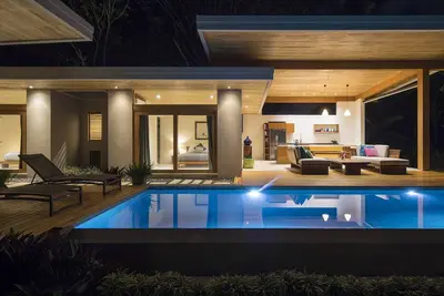 Image de Beachfront Tropical Modern Luxury