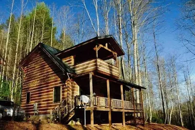 Image de Tranquille Log Cabin en privé Montagne Cadre avec bain à remous