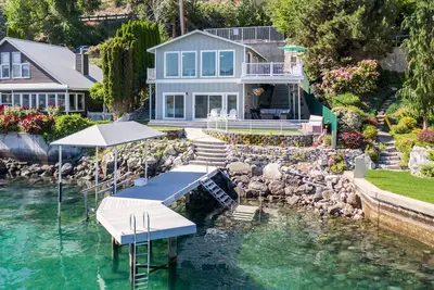 Image de Maison Bord De L'Eau Avec Quai PRIVÉ Et Ascenseur