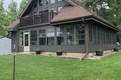 Image de Grande maison au bord du lac toute l'année près du parc d'État, du golf et d'autres activités