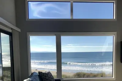 Image de Condo sur la plage avec des vues spectaculaires, confort et plaisir pour tous