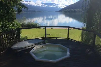 Image de Awesome Beach House sur le lac Kootenay Ă Nelson