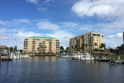 Image de Burnt Store Marina- Harbor Towers, 2br, Gulf View, Pool & Marina, Screen Lanai