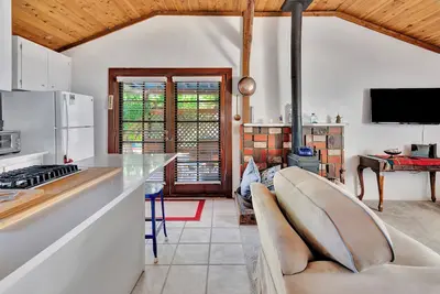Image de Autonome Maison TRÈS Proche De Ce Pays Vin Venant Destination Pays
