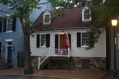 Image de George Washington Town House dans la vieille ville d'Alexandrie - Marchez vers tout!