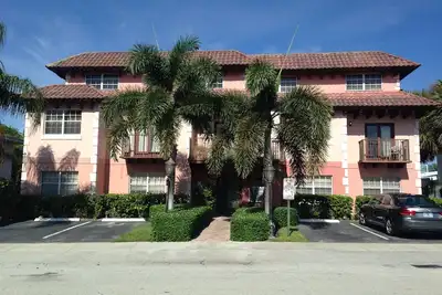 Image de Lauderdale By The Sea Condo Townhouse Un bloc de la plage
