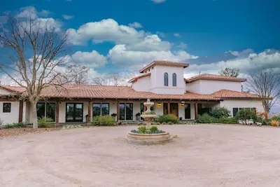 Image de Court de tennis, piscine et bien plus sur 17 acres!