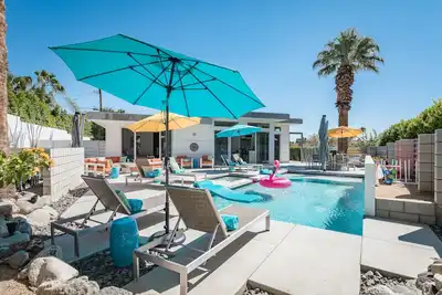 Image de Palm Springs Oasis del Sol. Consultez nos tarifs d'été!
