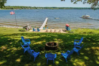 Image de Grande retraite au lac Gathering! Vue imprenable, confortable et spacieux, Kayaks, Wifi