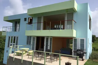 \"Casa de Falcon\" sur une colline Breezy avec des vues spectaculaires sur l'océan