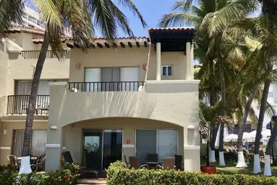 Image de Spectaculaire Oceanfront Ixtapa Villa. . . à quelques pas d'une plage propre et magnifique!