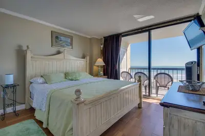 Image de Ocean Front - Piscine intérieure et extérieure - Vues incroyables