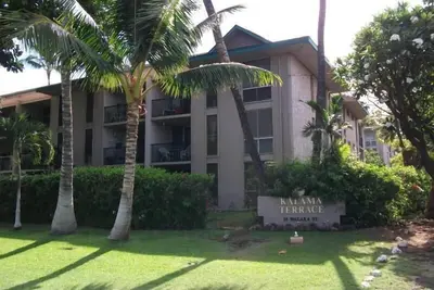 Image de Unité de coin de luxe au rez-de-chaussée à proximité immédiate de la plage et du centre-ville de Kihei.