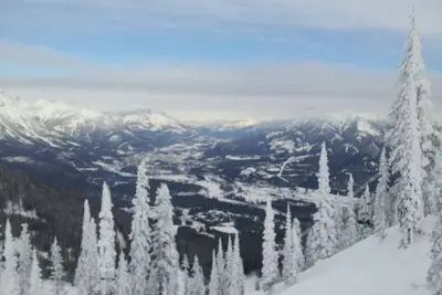 Image de # 8, Tree Tops, Ski In / Ski Out,