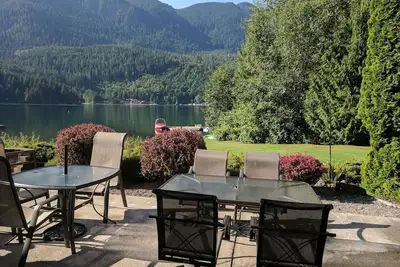 Image de Accueil Lake Sutherland, bain à remous, quai privé, 2 acres, maison avec lits superposés / salle de jeux!