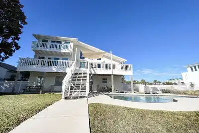 Image de Incredible Beach et paradis nautique avec piscine privée, embarcadère, salle de jeux et jacuzzi