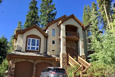 Luxurious Peak 8 Home: Ski In / 1 pâté de maisons de la navette pour Mtn & Town, 12 personnes ou plus
