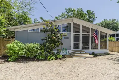 Image de Belle maison de style californien à 2 pâtés de maisons de la plage. Marchez jusqu'à Dewey et Rehoboth