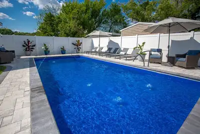 Image de Superbe maison de plage rénovée avec parking privé 6br pour 5 à pied de la plage ou à vélo